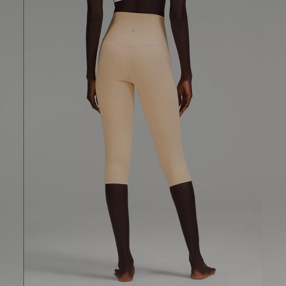 NWT Lululemon Align High-Rise Crop 17" Size 8 - Picture 2 of 5